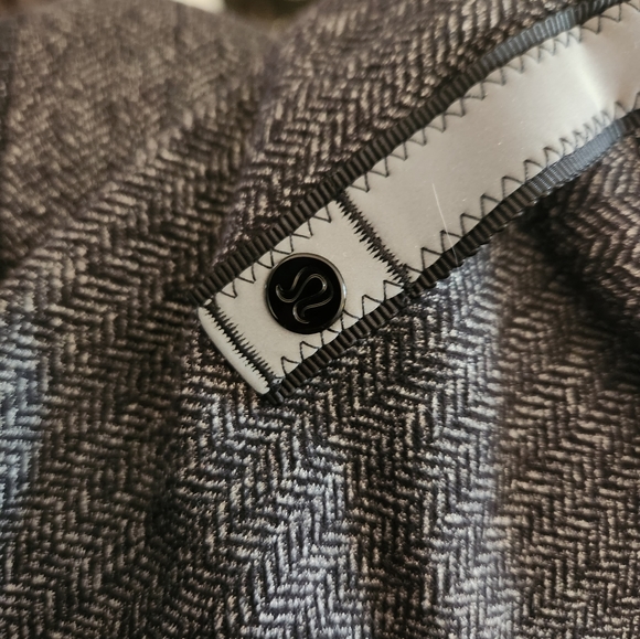 Lululemon Vinyasa Scarf - dark grey - Picture 4 of 4